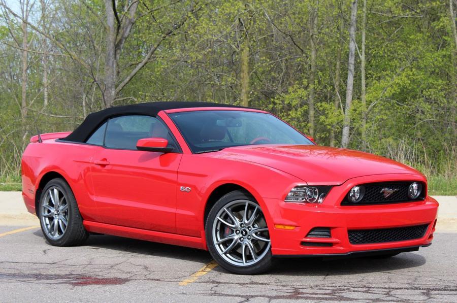 Ford Mustang GT Convertible 2013 года  (фото 65 из 65)